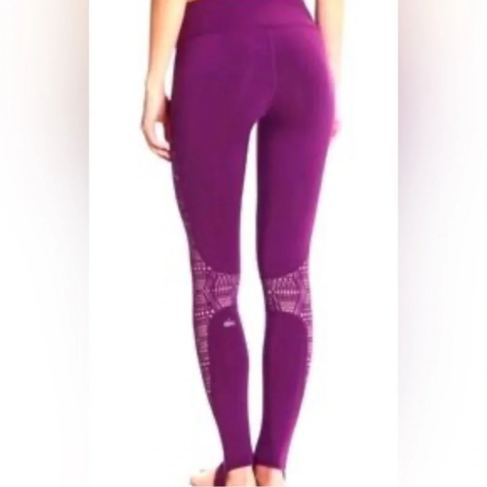 🏷️ALO Yoga West Coast Eyelet Leggings Size XS